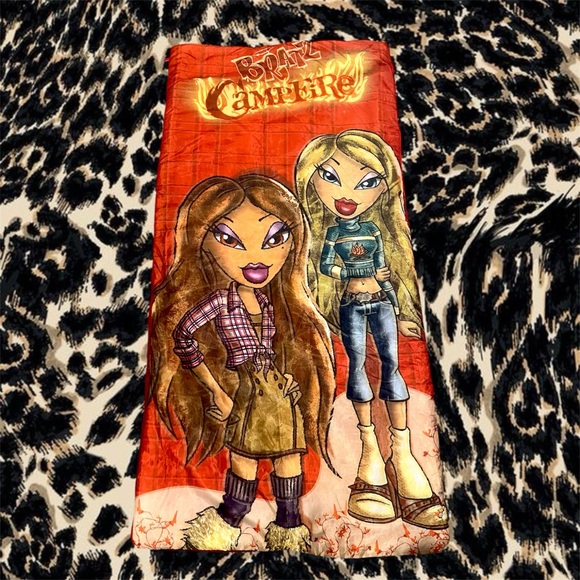 ✧ y2k campfire bratz sleeping bag ✧ - Picture 1 of 3